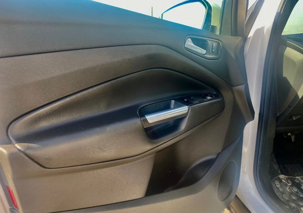Ford Escape cena 69900 przebieg: 65542, rok produkcji 2018 z Wieleń małe 211